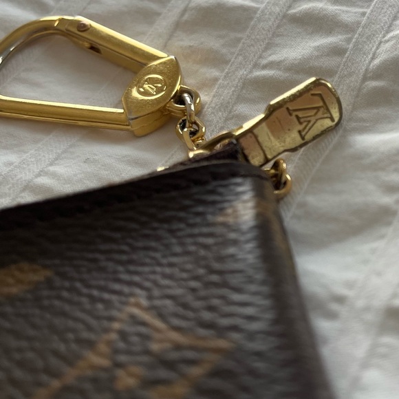 Louis Vuitton Key Pouch - Picture 6 of 9